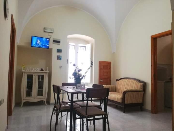 L 'Alcova Holidays Home Centro Storico Ceglie Messapica Esterno foto